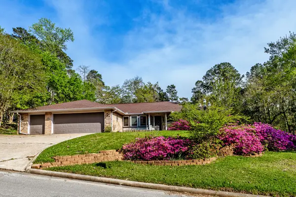 2004 E Lake Drive, Huntsville, TX 77340