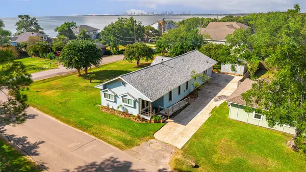 730 S Holmes Street, La Porte, TX 77571