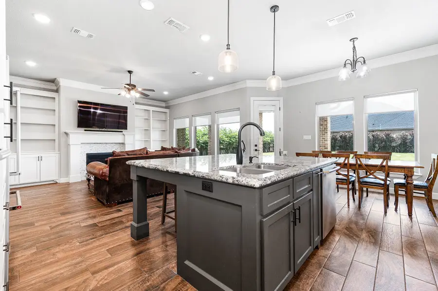 720 Rustic Oaks Drive, Angleton, TX 77515 - #3