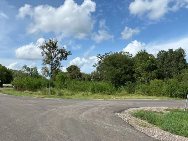 4292 Blue Lake Road, Angleton, TX 77515