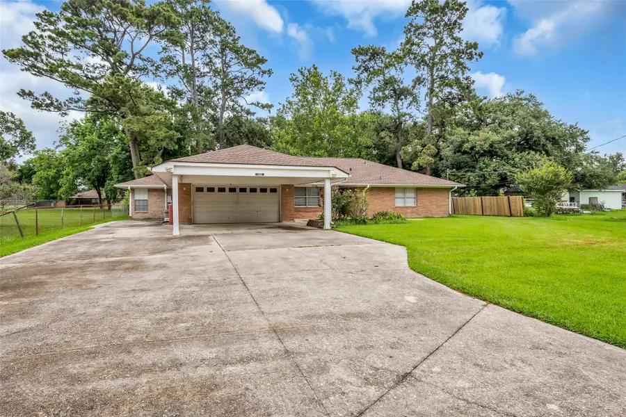 205 N 8th Street, Highlands, TX 77562 - #3
