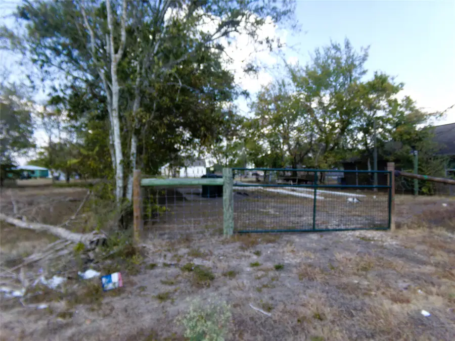 409 E Post Office Street, Weimar, TX 78962 - #2