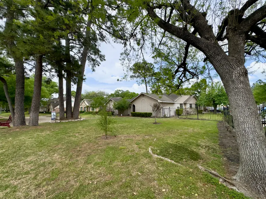 4902 Dunsmere Street, Houston, TX 77018 - #2