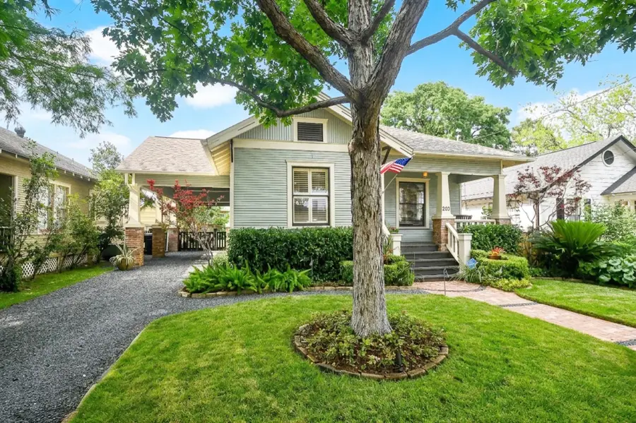 209 E Woodland Street, Houston, TX 77009 - #2
