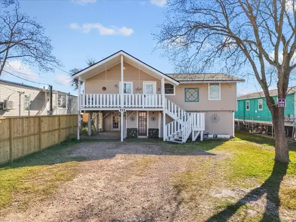 711 10th Street, Dickinson, TX 77539