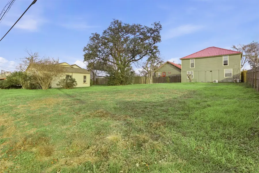 233 S San Antonio Street, Bellville, TX 77418 - Image #2