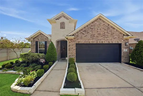 2203 Orono Landing Lane, Pearland, TX 77089