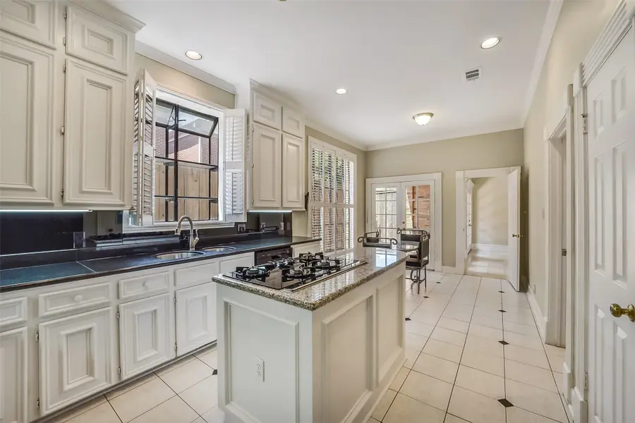 1605 Nantucket Drive #B, Houston, TX 77057 - #3
