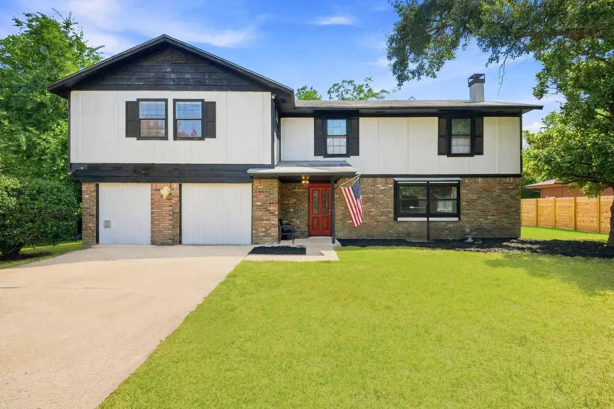 2011 Avenue T, Huntsville, TX 77340 - #1