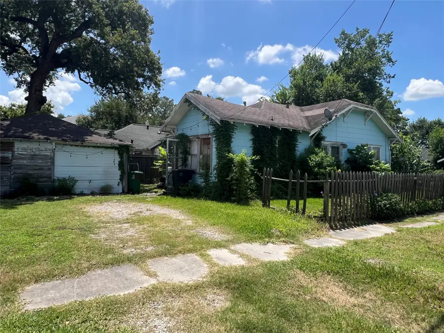 701 E 11th 1/2 Street, Houston, TX 77008 - #2
