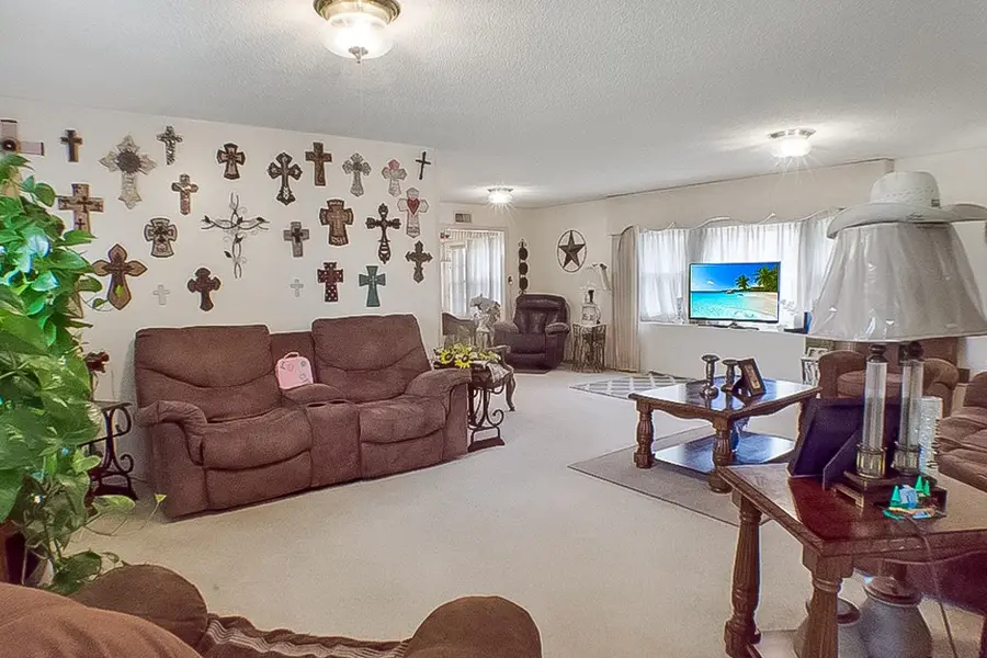 410 W 9th Street, Friona, TX 79035 - #2