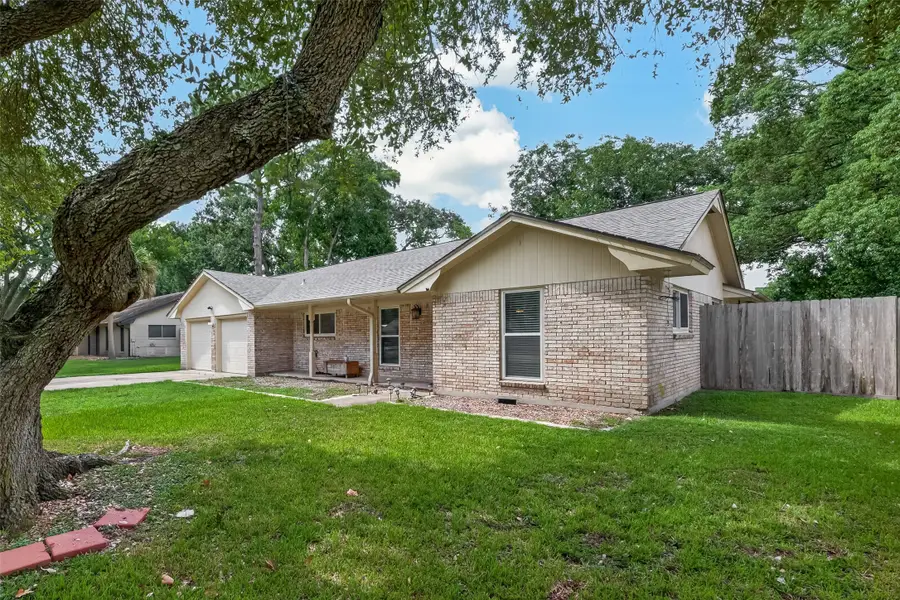 114 E Wildwinn Drive, Alvin, TX 77511 - #2
