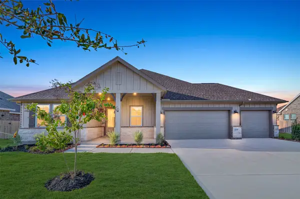 12027 Old Fashion Circle, Mont Belvieu, TX 77535
