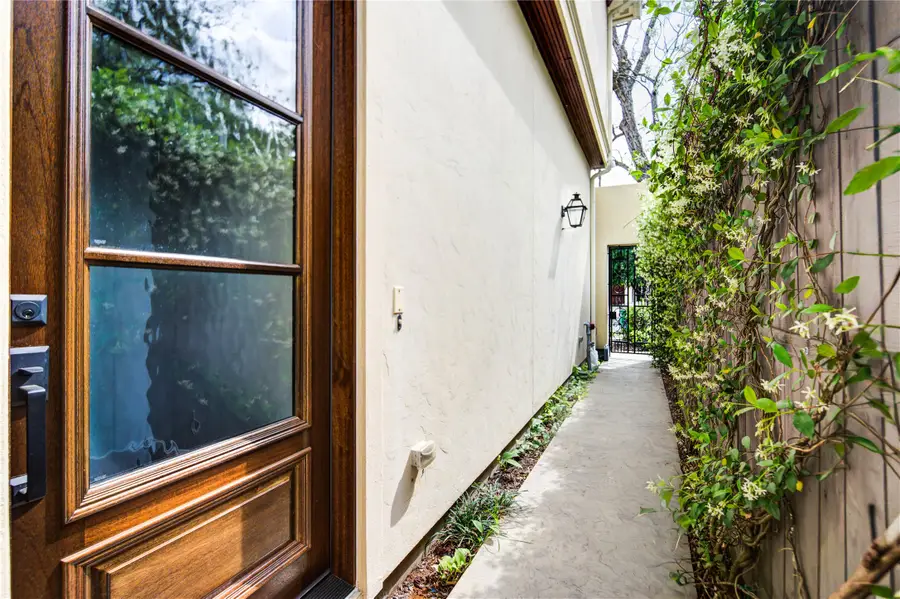 6520 Rodrigo Street, Houston, TX 77007 - #2
