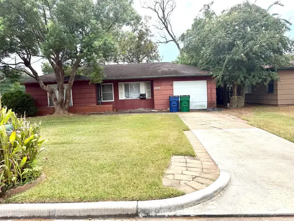 208 Richmond Street, Angleton, TX 77515