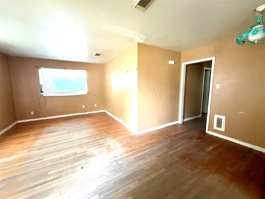 208 Richmond Street, Angleton, TX 77515 - #2