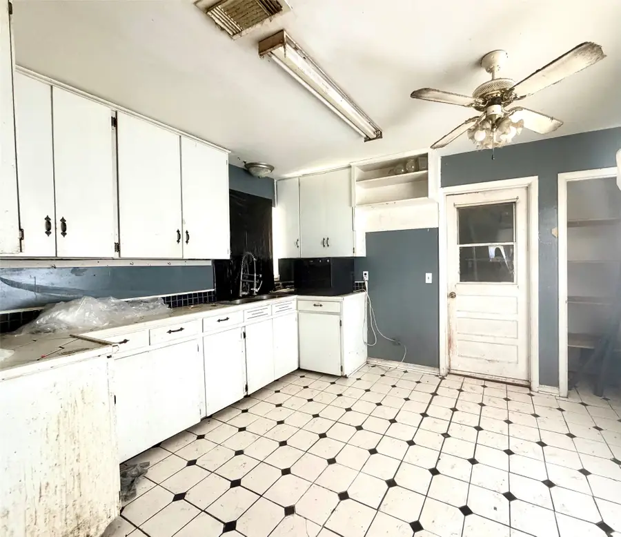 208 Richmond Street, Angleton, TX 77515 - #3