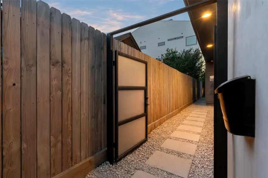 1728 Ridgewood Street, Houston, TX 77006 - #2