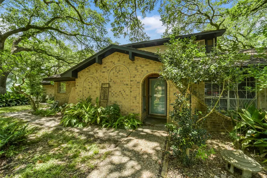 218 Hardy Street, Bacliff, TX 77518 - #3