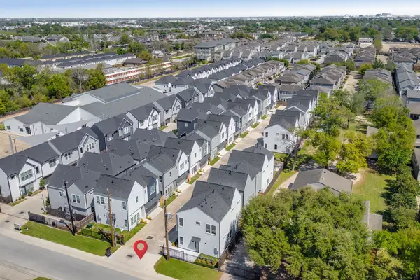 8919 Sunshine Laverne Lane, Houston, TX 77080