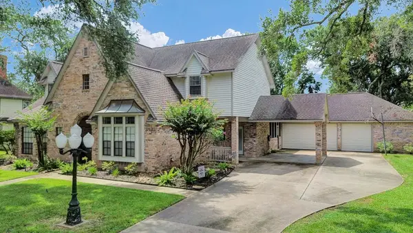 116 Dewberry Drive, Lake Jackson, TX 77566