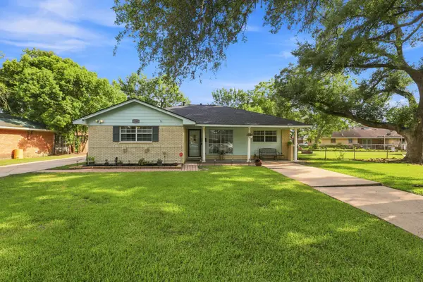 1705 Chilton Drive, Baytown, TX 77520