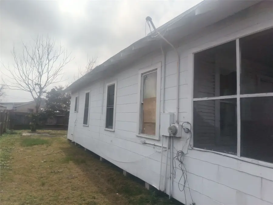 223 W Gulf Street, Baytown, TX 77520 - #3