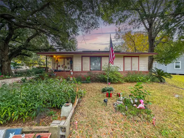 821 Cypress Street, La Marque, TX 77568