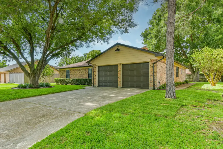 1413 23rd Avenue N, Texas City, TX 77590 - #2
