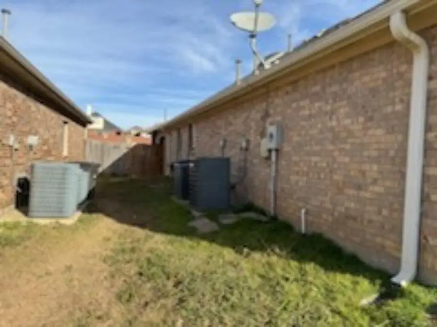 10225 Red Bluff Lane, Fort Worth, TX 76177 - Image #2