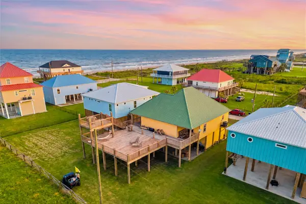 970 Bolivar Dunes Boulevard, Gilchrist, TX 77617