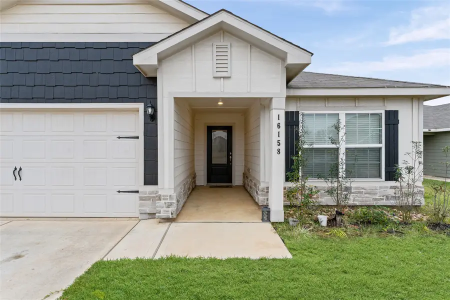 16158 Sugar Falls Drive, Conroe, TX 77303 - Image #2