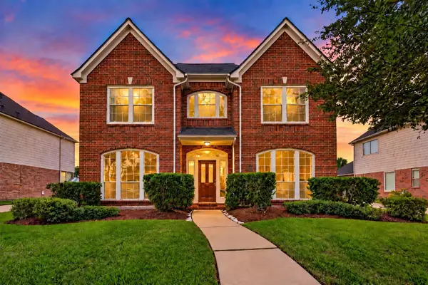 2114 Barrington Pointe Drive, League City, TX 77573