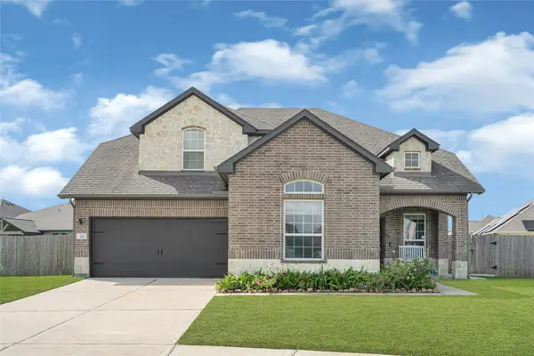 302 Vineyard Court, Alvin, TX 77511