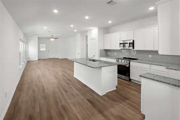 502 Oak Chase Avenue, Dayton, TX 77535