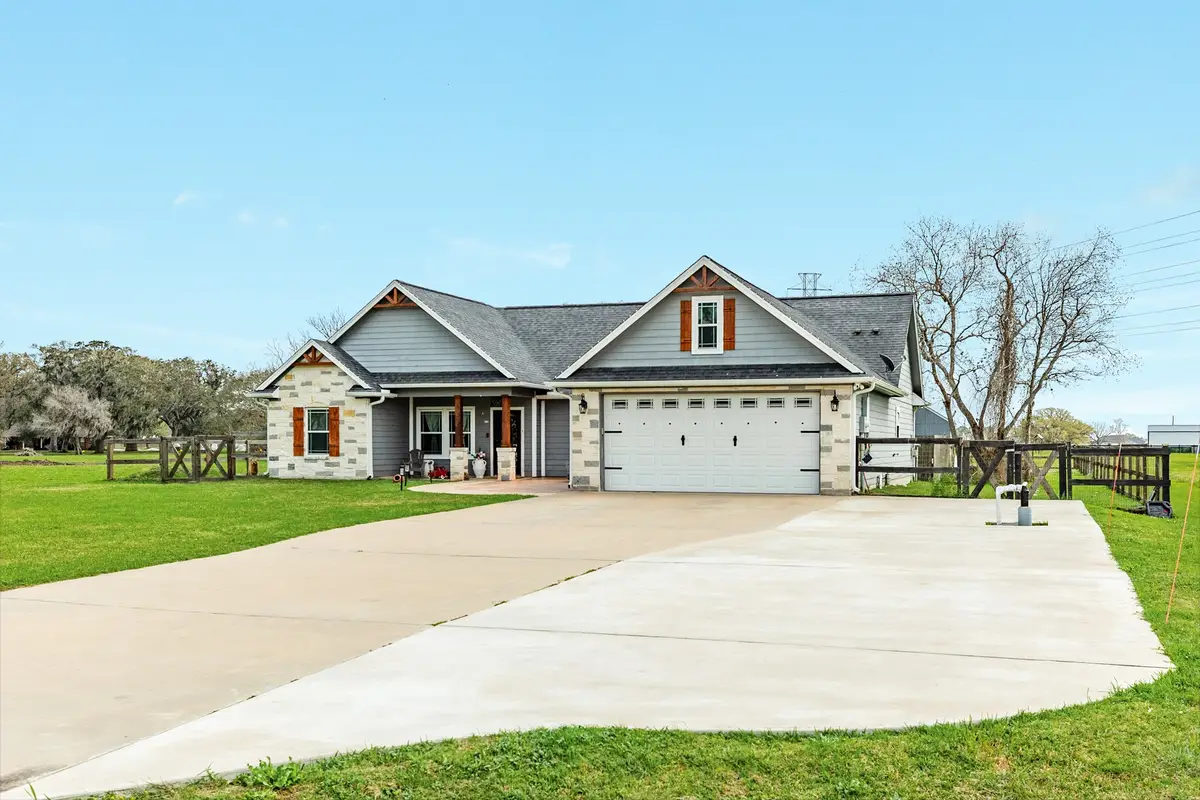 613 Winchester Trail, Angleton, TX 77515 - #1