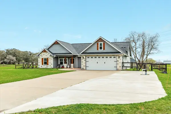 613 Winchester Trail, Angleton, TX 77515