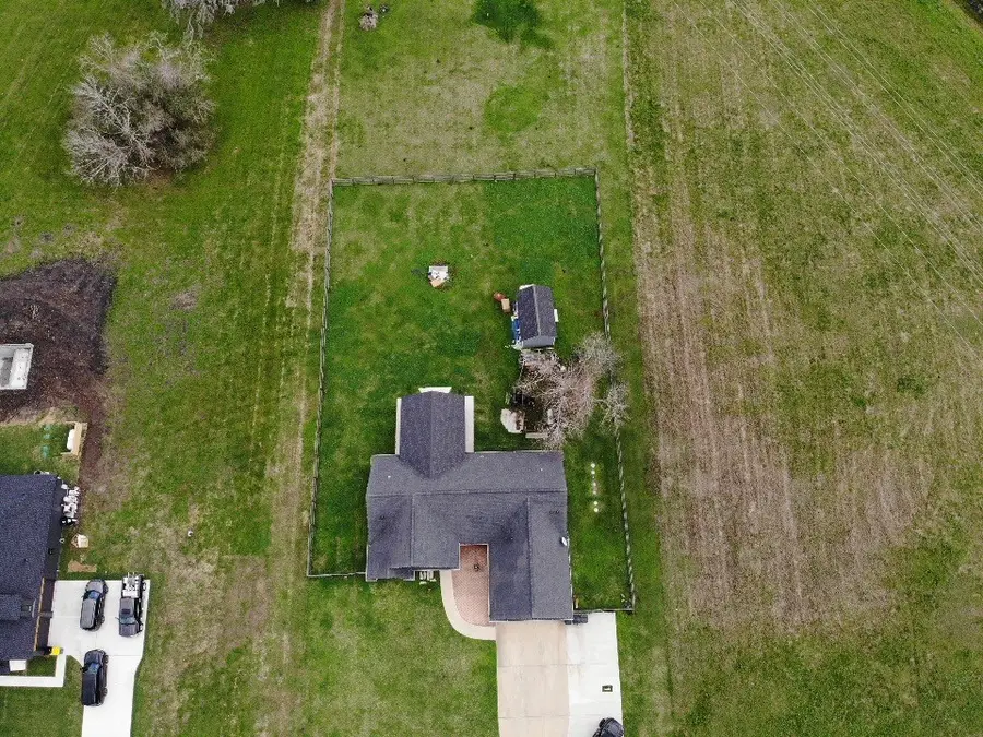 613 Winchester Trail, Angleton, TX 77515 - #2