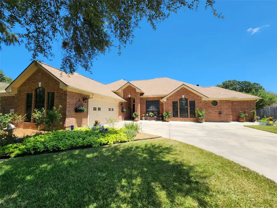 104 Portulaca Street, Lake Jackson, TX 77566 - #2
