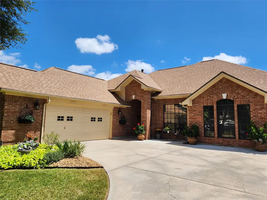 104 Portulaca Street, Lake Jackson, TX 77566 - #3