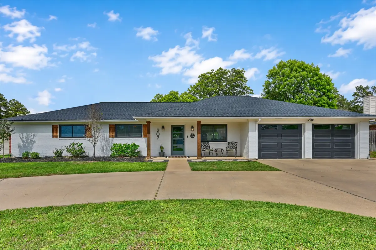207 Briar Ridge Drive, Bellville, TX 77418 - #1