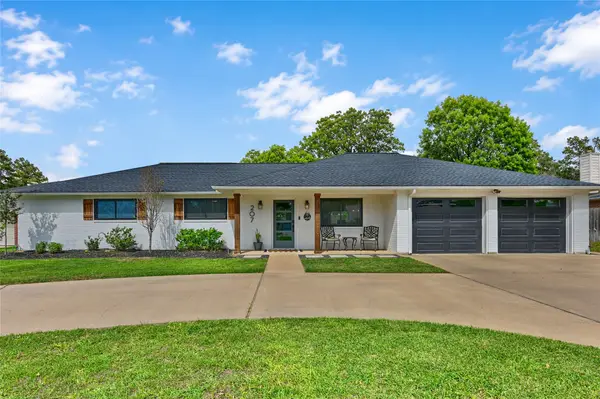 207 Briar Ridge Drive, Bellville, TX 77418