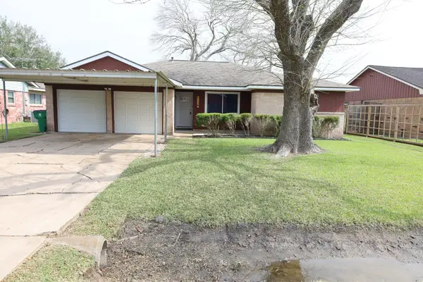 513 Sims Drive, Angleton, TX 77515
