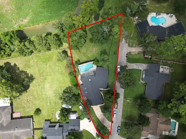 514 S Shadowbend Avenue, Friendswood, TX 77546