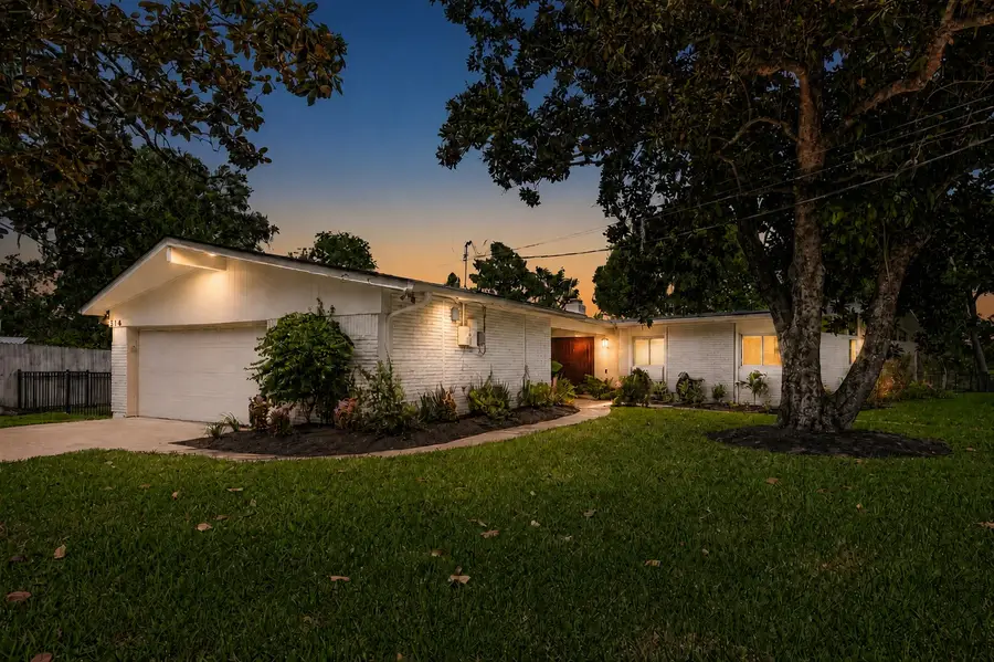 514 S Shadowbend Avenue, Friendswood, TX 77546 - #3
