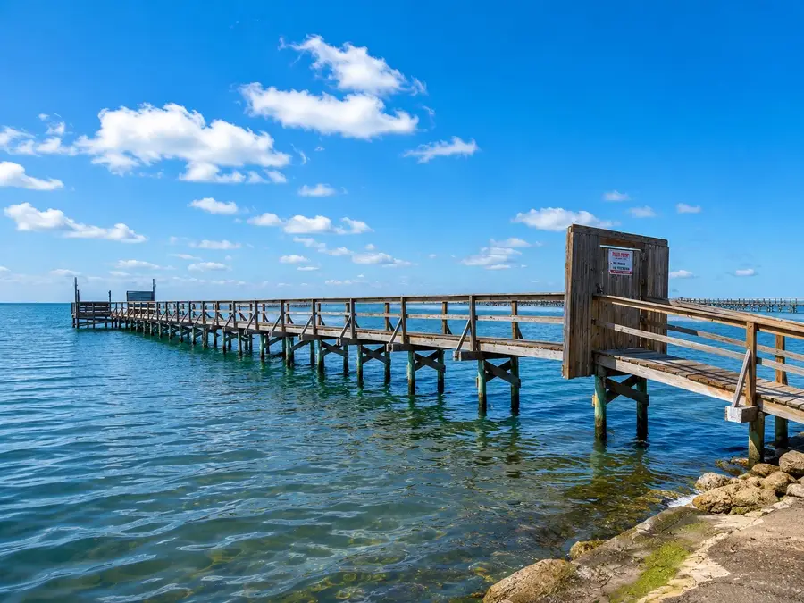 720 S Water Street, Rockport, TX 78382 - #2