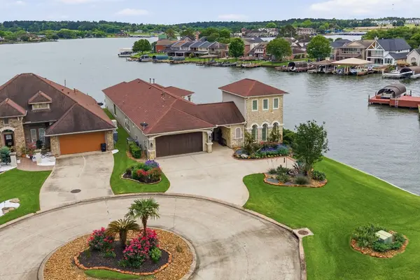 9305 Old River Court E, Montgomery, TX 77356