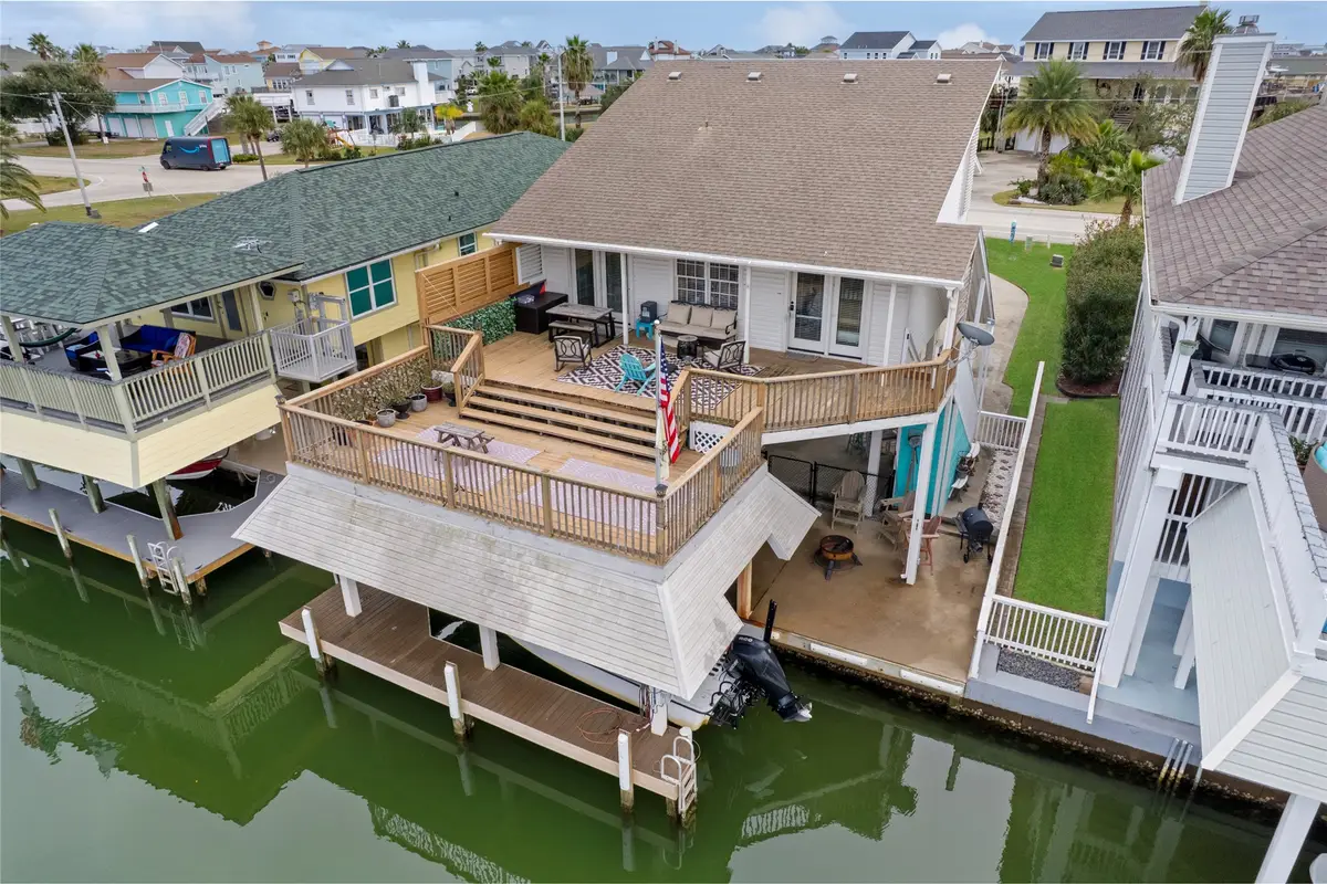 1114 Tiki Drive, Tiki Island, TX 77554 - Image #1
