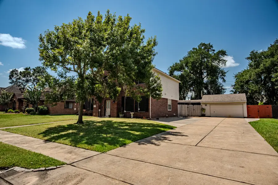 57 N Calla Lily Court, Lake Jackson, TX 77566 - #2