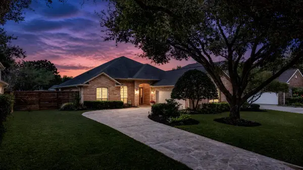4 Crestwood Circle, Sugar Land, TX 77478